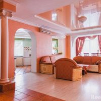 Exemple de combinaison de couleur pêche claire dans le décor d'une photo d'appartement