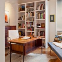 idée d'un intérieur lumineux d'étagères photo