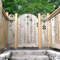 Porte en bois à la datcha saisonnière