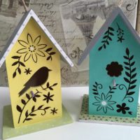 Beaux nichoirs pour la décoration du jardin