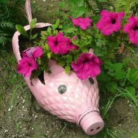 Pot de fleur original à partir d'une bouteille en plastique