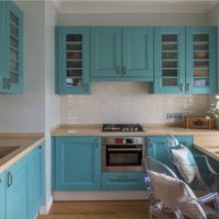 Fachadas pintadas de una unidad de cocina
