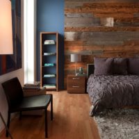 Arbre dans la décoration de la chambre d'une maison de campagne
