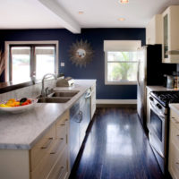 Peinture noire sur le mur de la cuisine