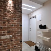 Vieille brique dans le couloir d'un studio p44t