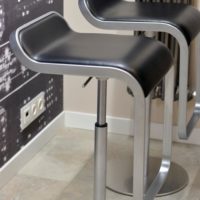 Chaises design dans la cuisine dans un style moderne