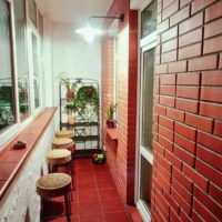 Balcon de style loft d'un studio