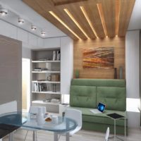 Illumination d'un plafond en bois à l'intérieur du salon