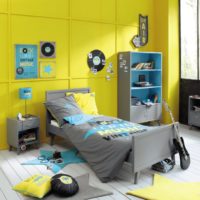 Color amarillo en el diseño de la habitación de los niños.