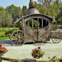 Tonnelle sur une plateforme en pierre naturelle