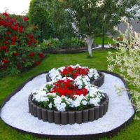 Plate-bande de gravier blanc
