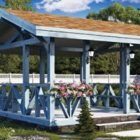 Arbor decoration avec des fleurs dans des containers