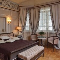 Lumières décoratives sur la tête du lit