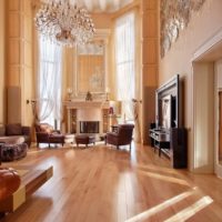 Salon néoclassique haut plafond