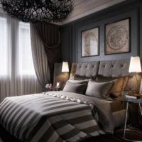 Lampes sur les tables de chevet à l'intérieur de la chambre