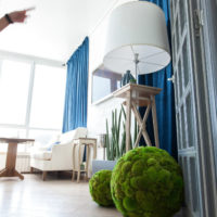 Poufs en mousse décoratifs au sol