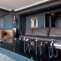 Conception de salon sombre pour un homme d'affaires