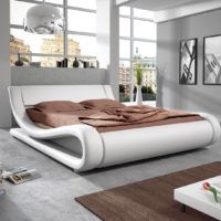 Lit fantastique dans un appartement ordinaire