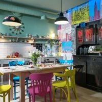 Des couleurs variées dans la cuisine à la provençale