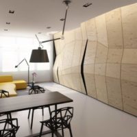 Mur de bricolage brisé de feuilles de contreplaqué