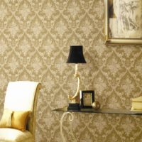Papier peint beige dans la conception du salon
