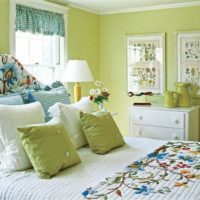 Couleur olive dans la décoration de la chambre d'une jeune fille