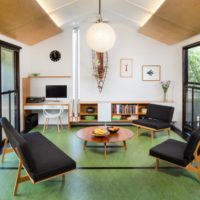 Sol d'olive dans la conception du salon d'une maison de campagne