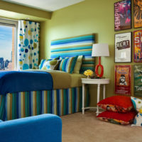 Couleurs bleu et olive dans la conception de la chambre
