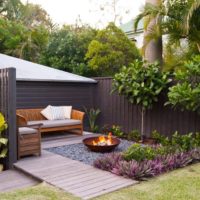 Coin décoration pour la détente à l'arrière du jardin