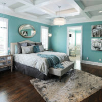 Une combinaison de menthe et de brun à l'intérieur de la chambre