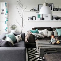 Oreillers à la menthe dans le décor du salon