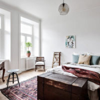 Intérieur d'une chambre lumineuse dans un style campagnard