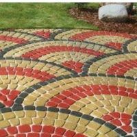 Bel ornement de chemin de jardin pavé