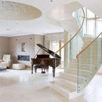 Piano dans le hall d'une maison privée