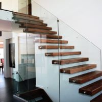 Escalier de garde-corps en verre au deuxième étage
