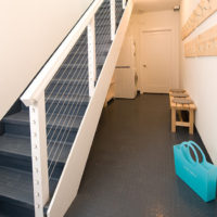 Cordes dans la balustrade de l'escalier menant au deuxième étage