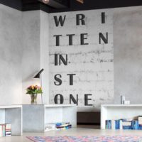 Graffiti dans un intérieur moderne
