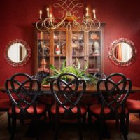 Dim éclairage sur la table à manger