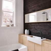 Bois dans la décoration de la salle de bain