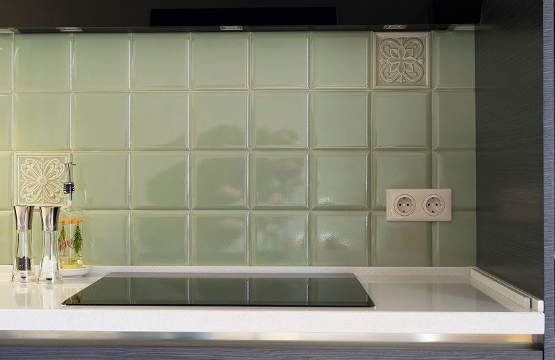 Carreaux de céramique couleur olive dans la conception de la cuisine