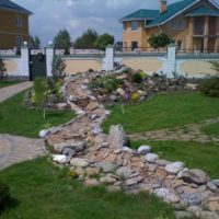Dry Creek dans l'aménagement du jardin