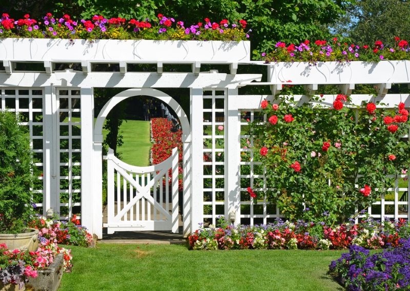 Belle conception de l'entrée principale du chalet