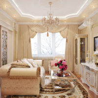 Décor de salon avec des fleurs fraîches