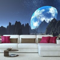 Planète fantastique sur le papier peint dans le salon