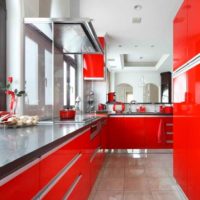 Fachadas brillantes de un juego de cocina.
