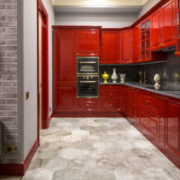 Conjunto de cocina de madera roja