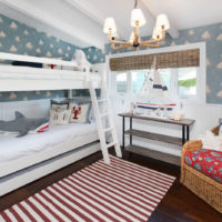 Lustre dans la chambre des enfants de style marin