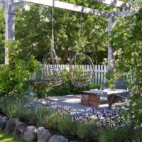 Chaises suspendues pergola de jardin