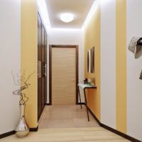 Couleur jaune à l'intérieur du couloir