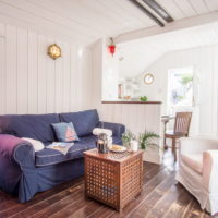 Salon d'une maison privée dans un style marin